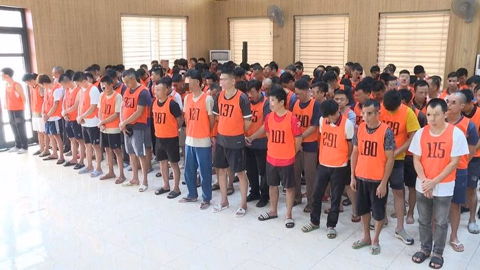 Tang vật thu giữ tại hiện trường vụ triệt phá trường gà quốc tế Viêng Xay. Ảnh: Bộ Công an.