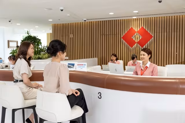 Techcombank và Chiến Lược 'Phá Đỉnh' NFI: Khi Phí Dịch Vụ Trở Thành Động Lực Tăng Trưởng Bền Vững