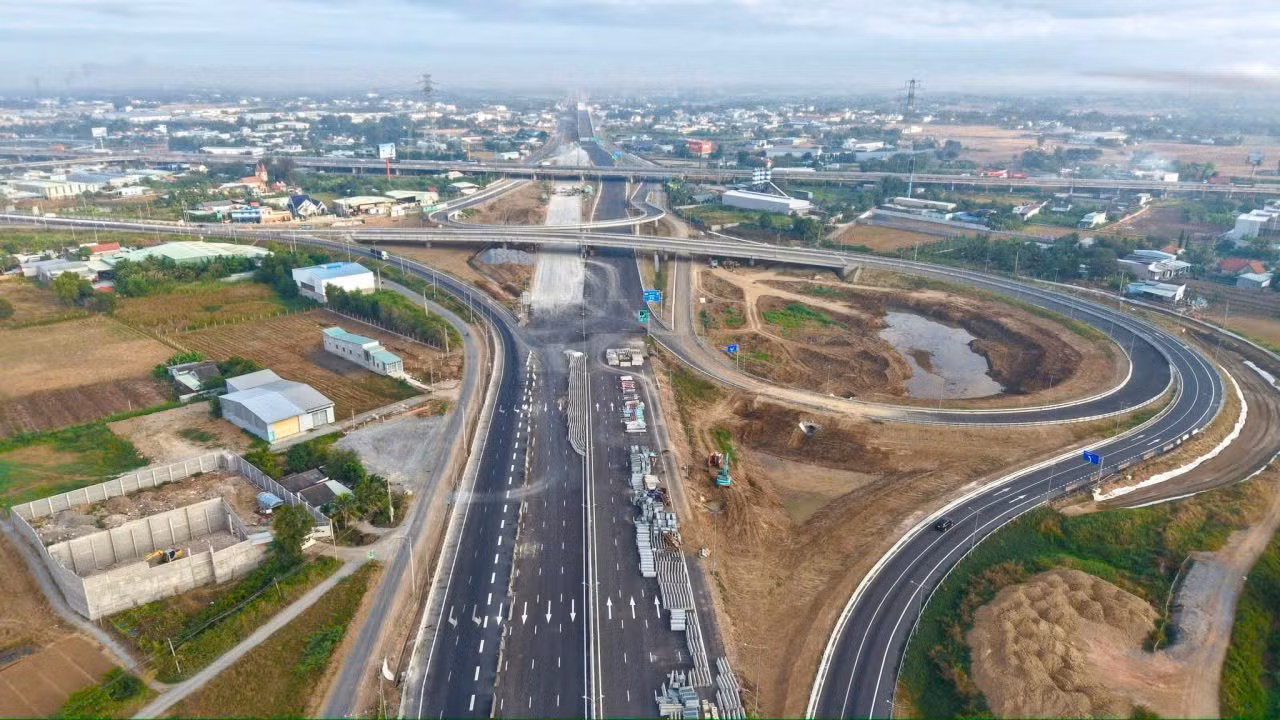Nút giao Mỹ Yên – Bến Lức, điểm kết nối giữa cao tốc TP.HCM - Trung Lương, cao tốc Bến Lức - Long Thành và Vành đai 3 – đang đi vào giai đoạn hoàn thiện. Nguồn ảnh: BIM Group