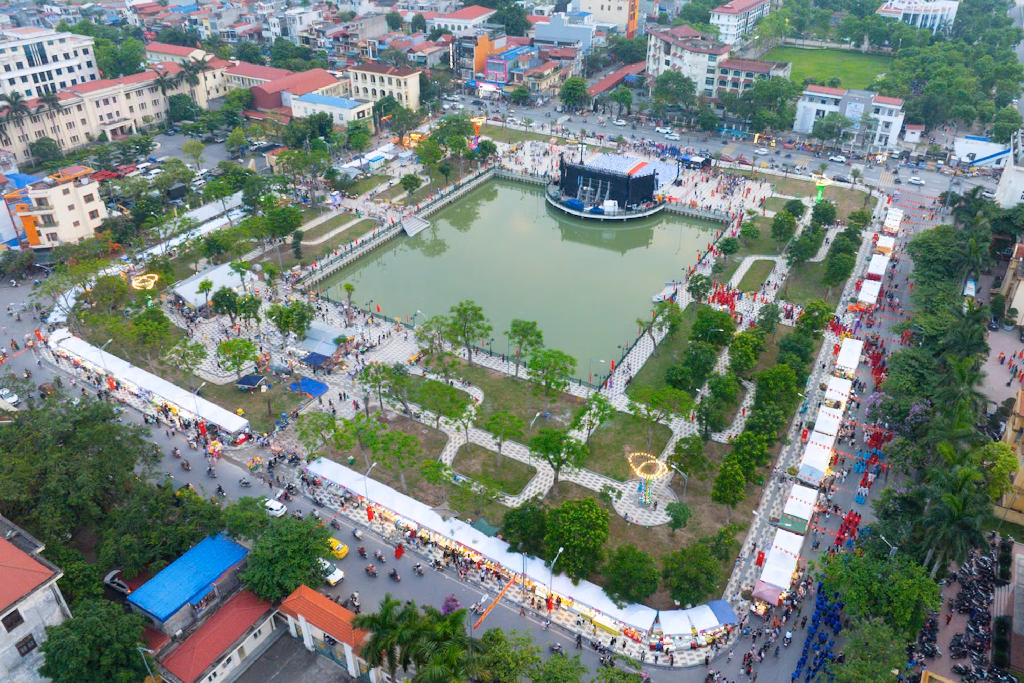 Toàn cảnh công viên vườn hoa hồ Hạnh Phúc Hải Phòng
